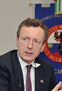 Il professor Roberto Battiston