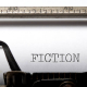 scritta "FICTION" su foglio in macchina da scrivere