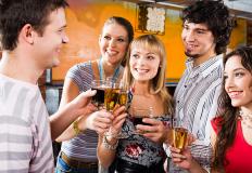 IL RAPPORTO TRA ADOLESCENTI E ALCOL