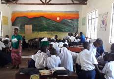 L'interno di una classe in Tanzania