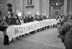 Corteo femminista a Trento, 1975. Foto di Paolo Lazzaretto, Fondazione Museo storico del Trentino.