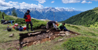 Lo scavo archeologico del progetto Alpes in Val di Sole ©UniTrento ph. Paolo Chistè