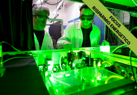 Paolo Tosi e Matteo Ceppelli in un laboratorio del Dipartimento di Fisica ©UniTrento - Ph. Alessio 