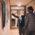 Raffaello Potestio che mostra delle opere esposte a due persone in un corridio della BUC. Foto di Elisa Vettori